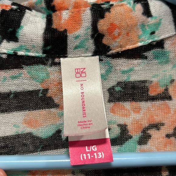 ▪️Floral Button Up▪️ - Picture 2 of 4